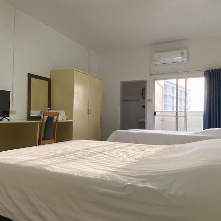 Monta Apartment Bangsaen Exterior foto